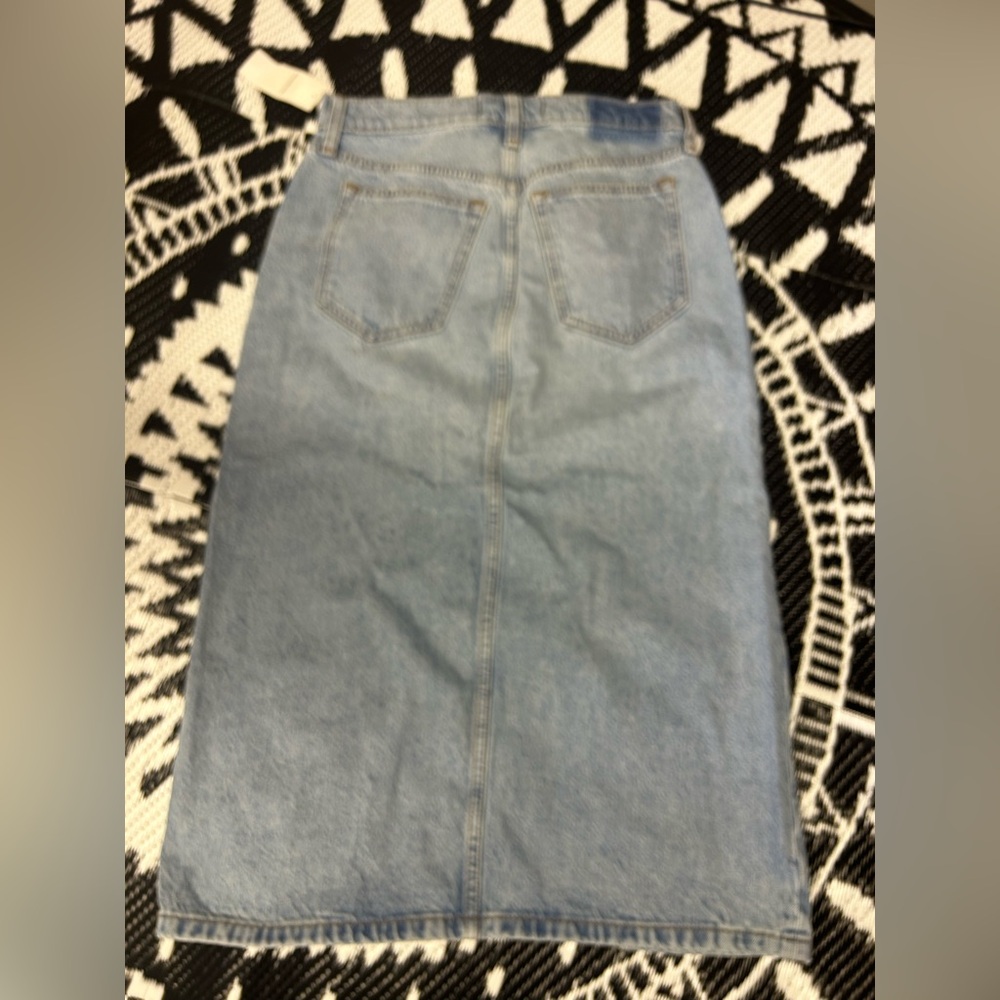 NWT Abercrombie & Fitch Light Wash MIDI Denim Skirt Size 26/2 petite - Picture 7 of 9
